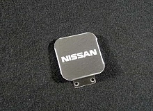 Заглушка на фаркоп с логотипом Nissan для Nissan Terrano III (D10)