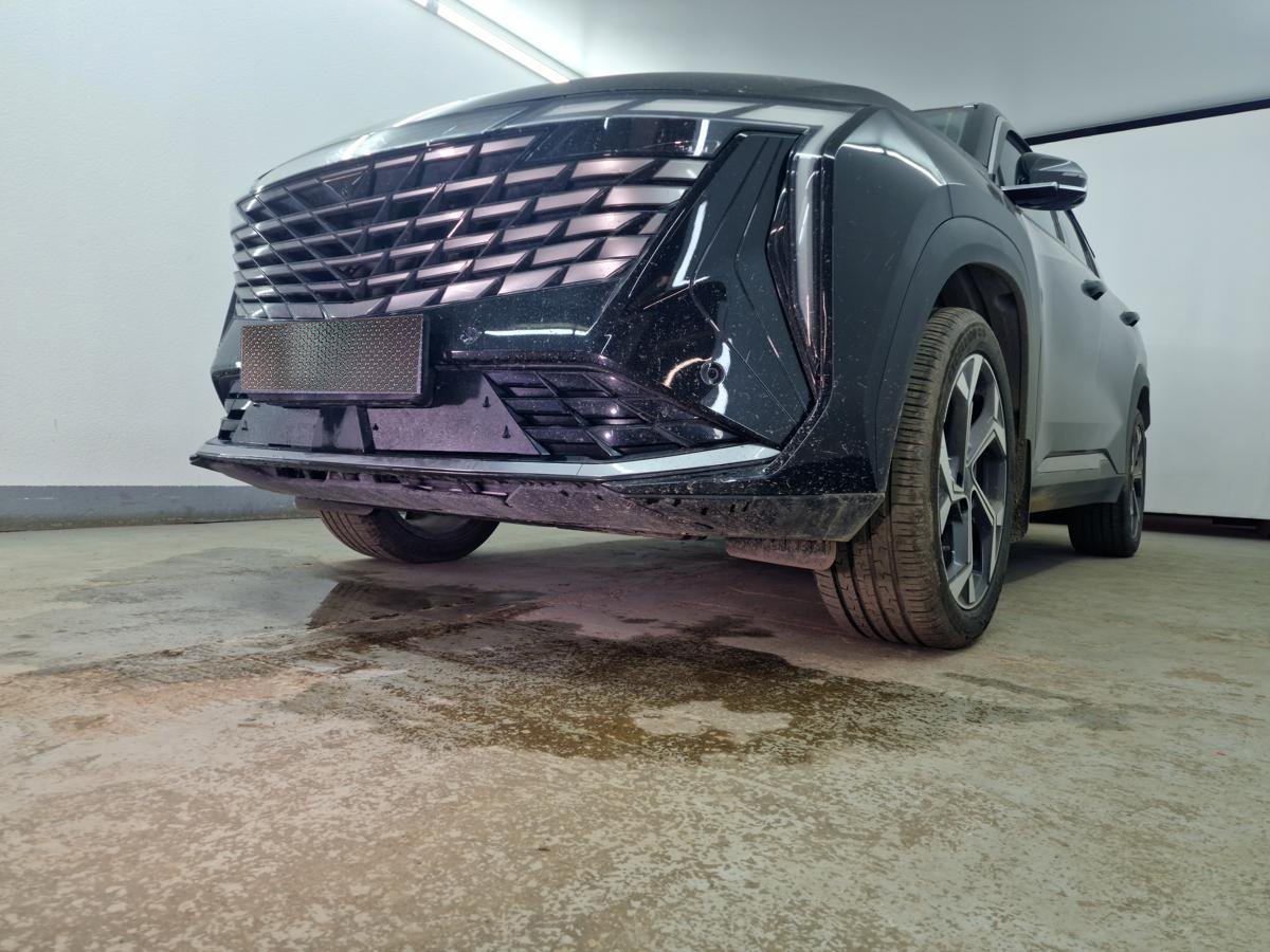Зимняя заглушка радиатора на стяжке низ 2 части для Geely Atlas II