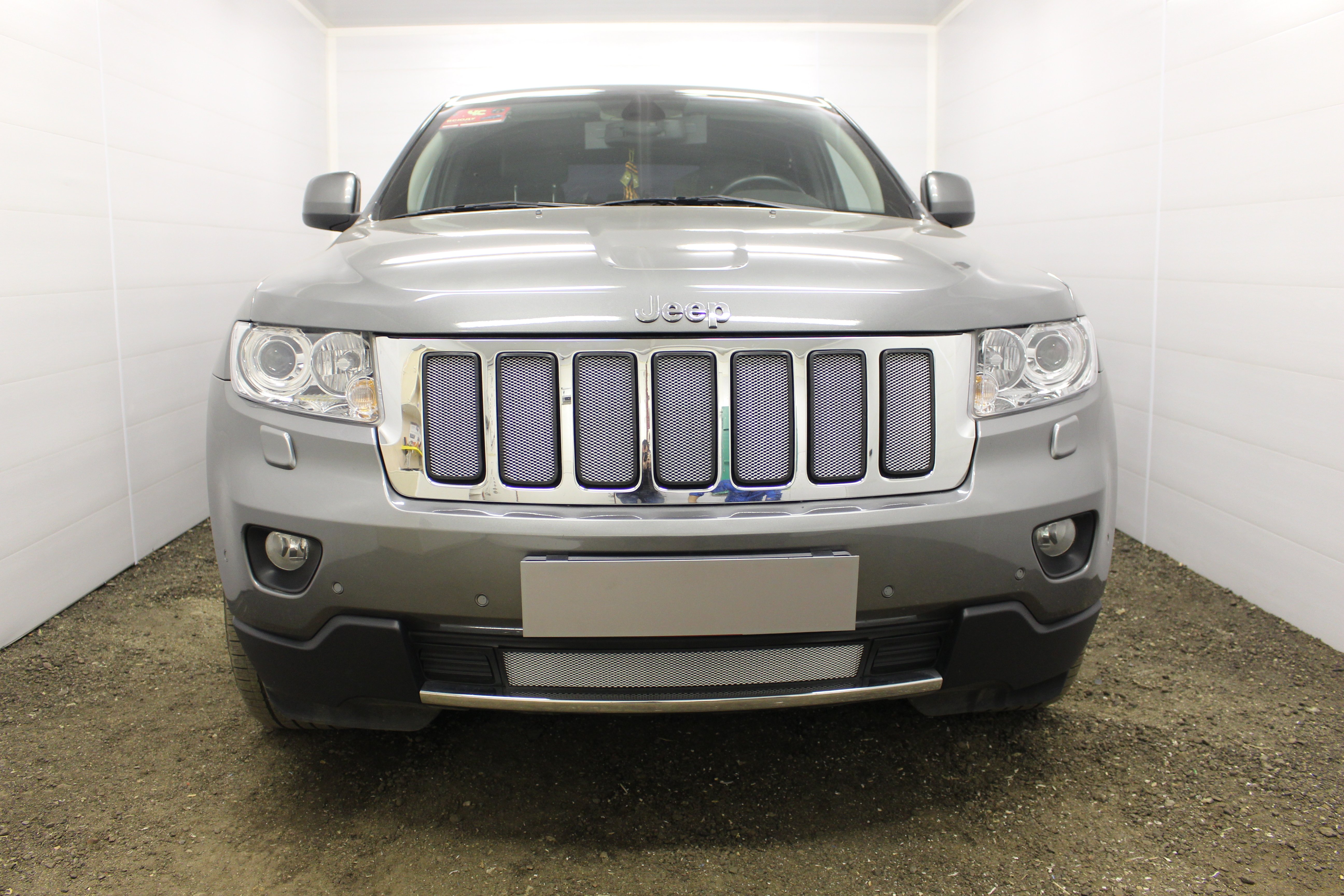 Защитная сетка радиатора верх для Jeep Grand Cherokee IV (WK2)