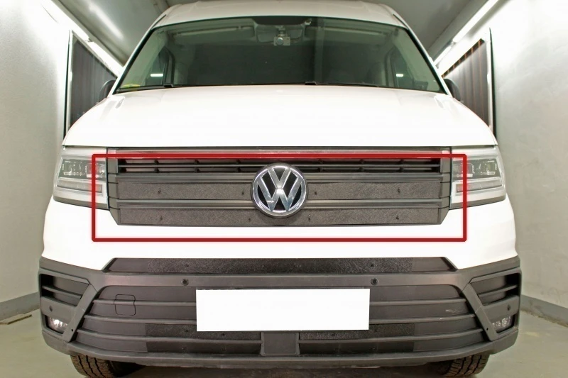 Зимняя заглушка радиатора на стяжке верх (3 части) для Volkswagen Сrafter (7C0) II Черный Стрелка 11 ZZ.VWCR16.top