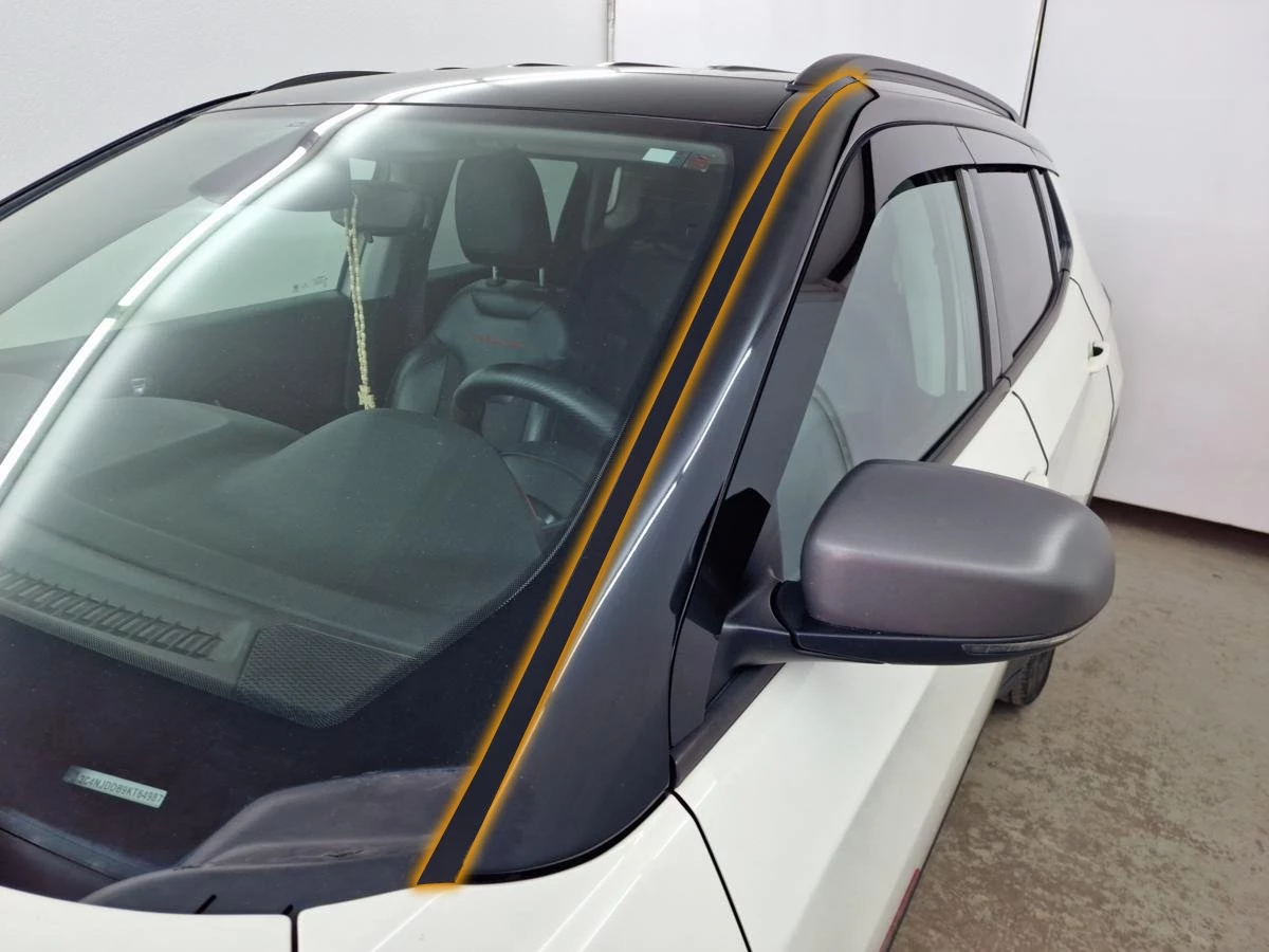 Водосток лобового стекла Премиум для Jeep Compass II Черный