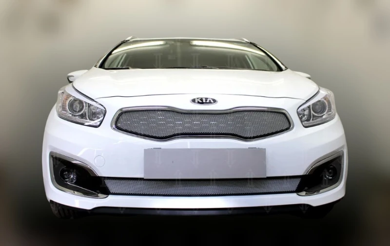 Комплект сеток chrome верх (Luxe, Prestige, Premium) и низ для Kia Ceed II Рестайлинг Хром Стрелка 11 KCII15.top1.chrome-KCII15.bot.chrome