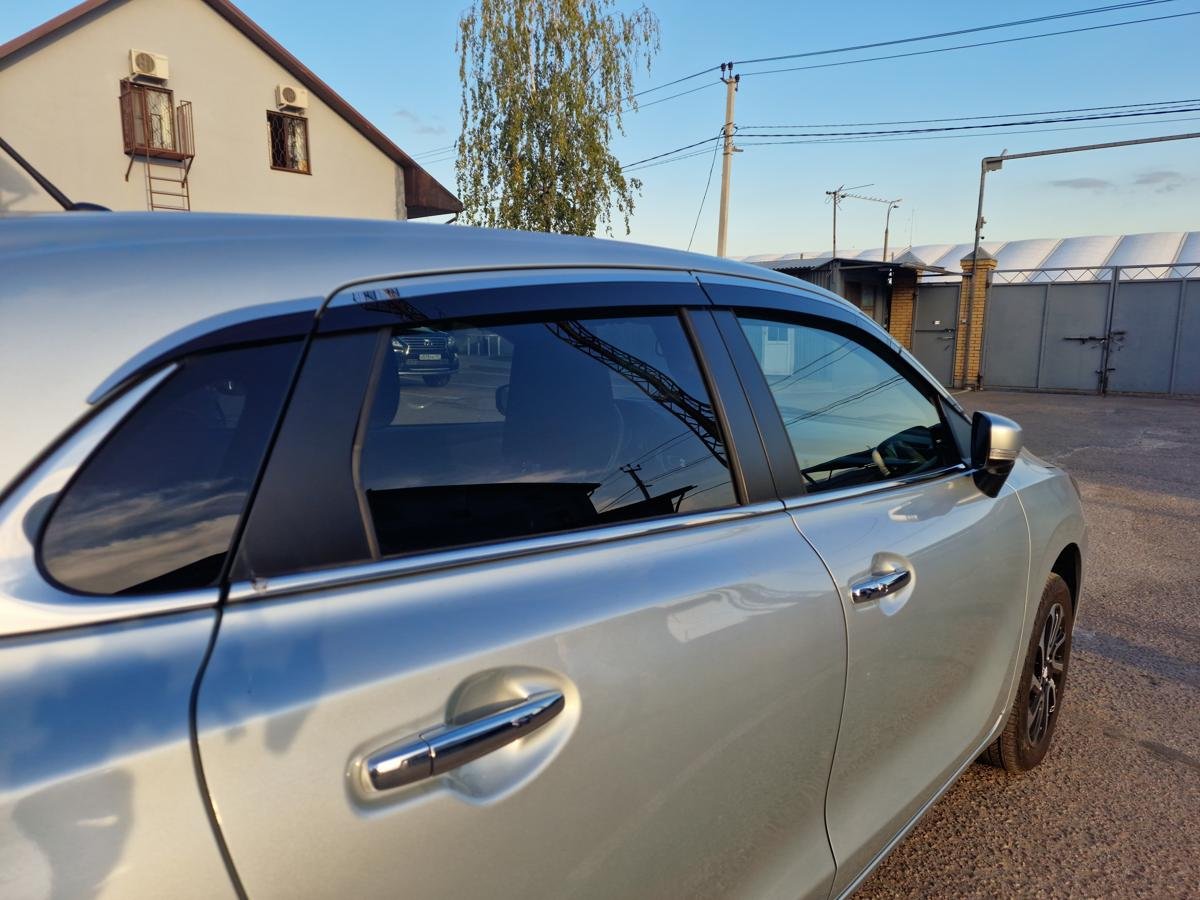 Дефлекторы окон с хром накладками 2D 6 шт (для рынка ОАЭ) для Suzuki Baleno III