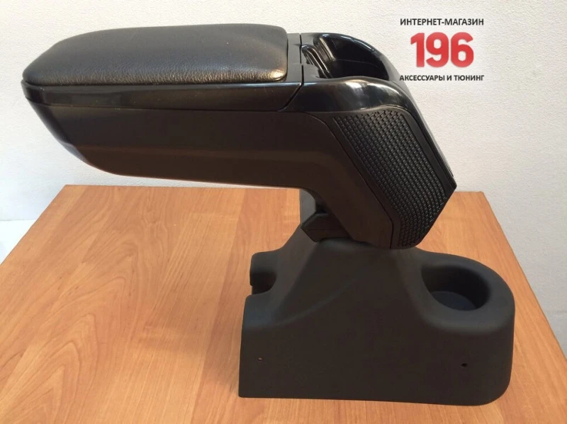 Подлокотник модельный ARM-2 Black с USB-розеткой для Renault Kaptur I Рестайлинг  INOX ARM2009 Black (с USB)