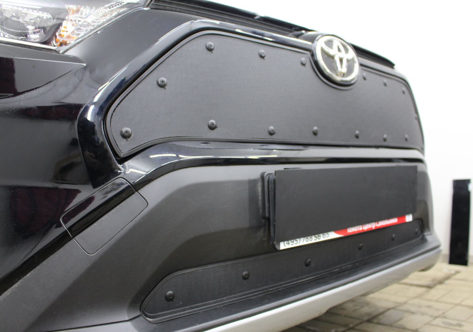 Зимняя заглушка радиатора к съемной сетке верх для Toyota RAV4 V (XA50)