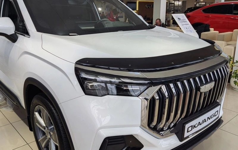 Дефлектор капота темный для Geely Okavango I Рестайлинг  SIM NLD.SGEEOKV2412