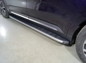 Пороги алюминиевые с пластиковой накладкой карбон 2120 мм для Kia Carnival IV Серебрянный