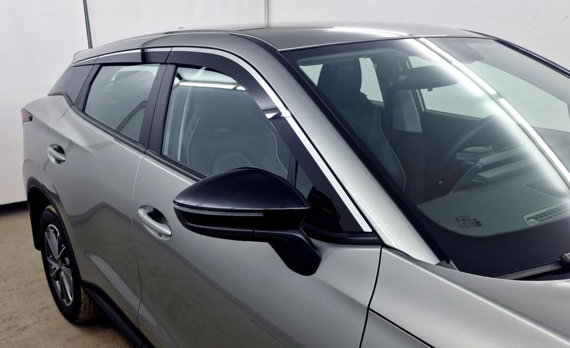 Дефлекторы окон 2D с хром накладками 6 шт. (с наклоном) для Omoda C5 I