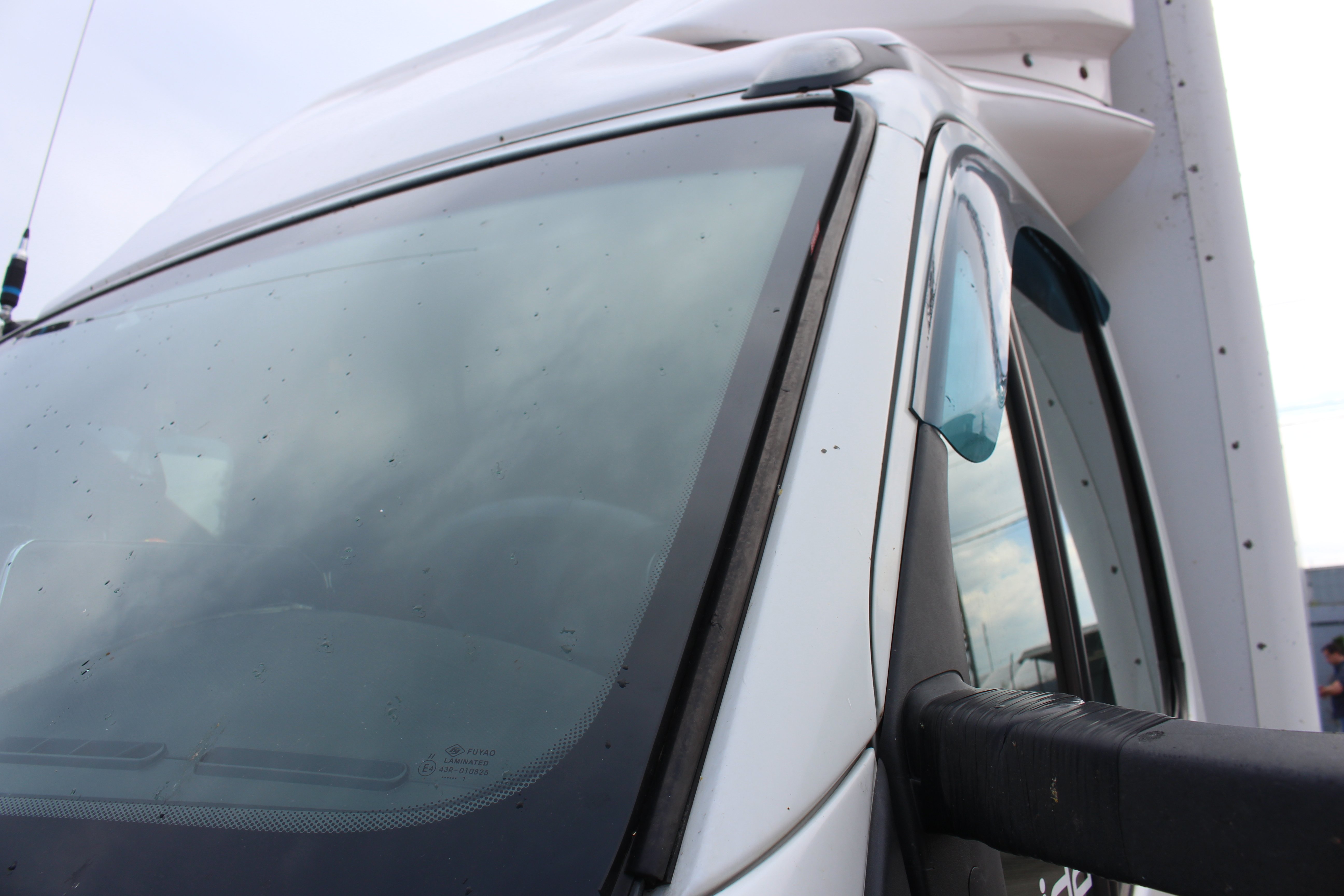 Дефлектор (водосток) лобового стекла для IVECO Daily  VI