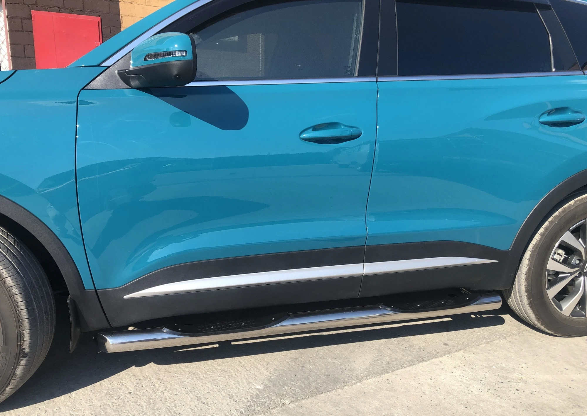 Пороги труба с проступью d76 мм для Chery Tiggo 7 Pro I  Юко CTGP.7.21.93
