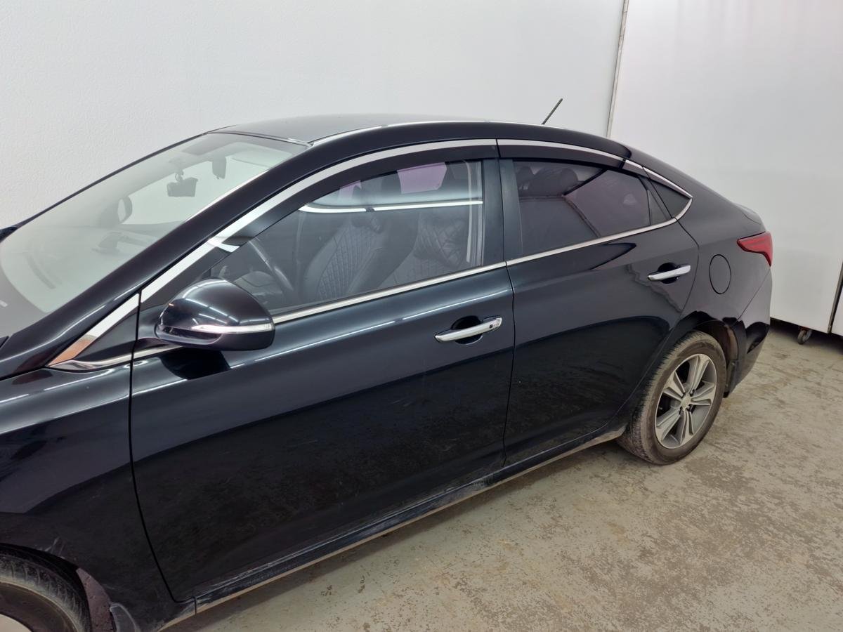 Дефлекторы окон 2D с хром накладками 8 шт. для Hyundai Solaris II Рестайлинг