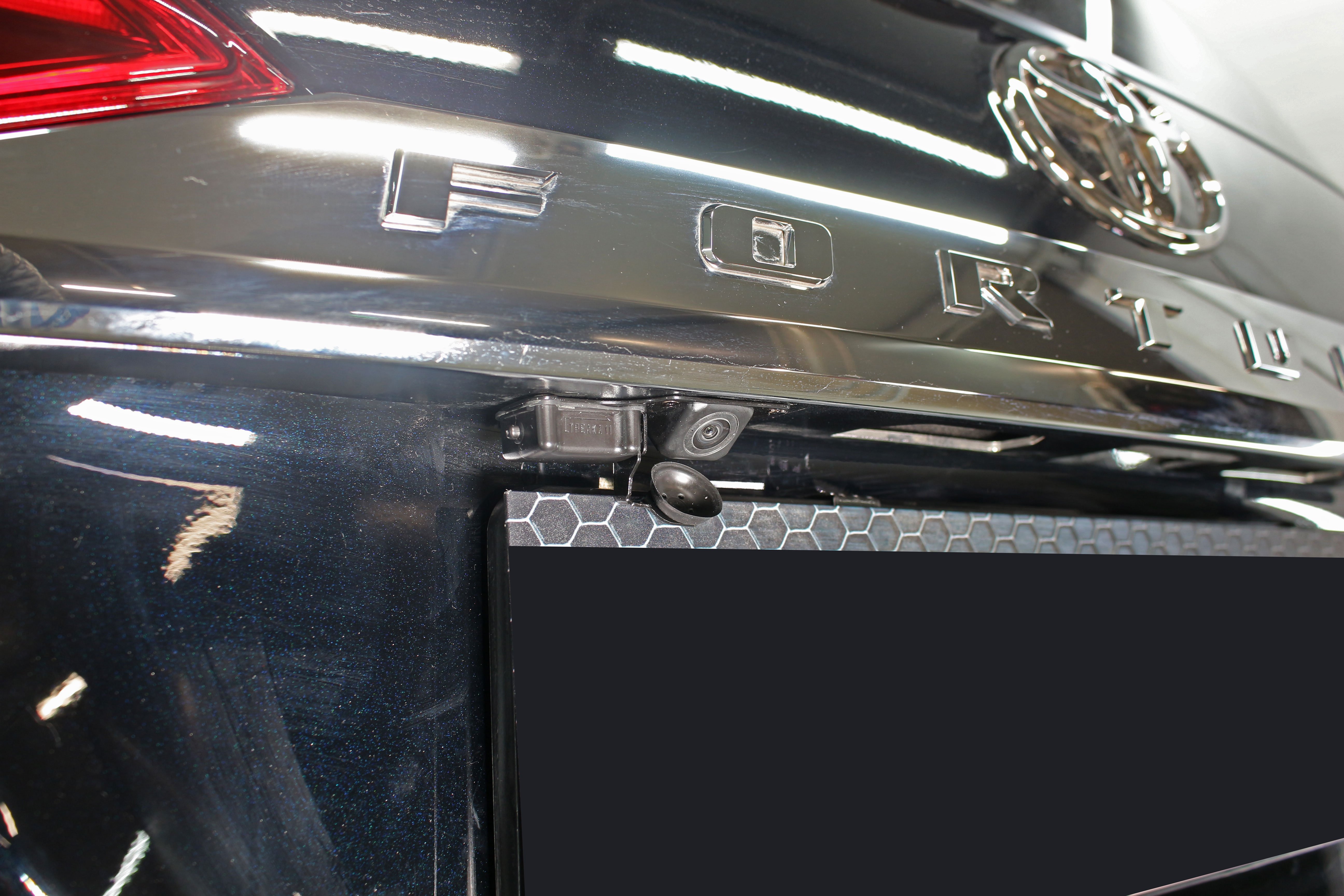 Защита камеры заднего вида для Toyota Fortuner II Рестайлинг