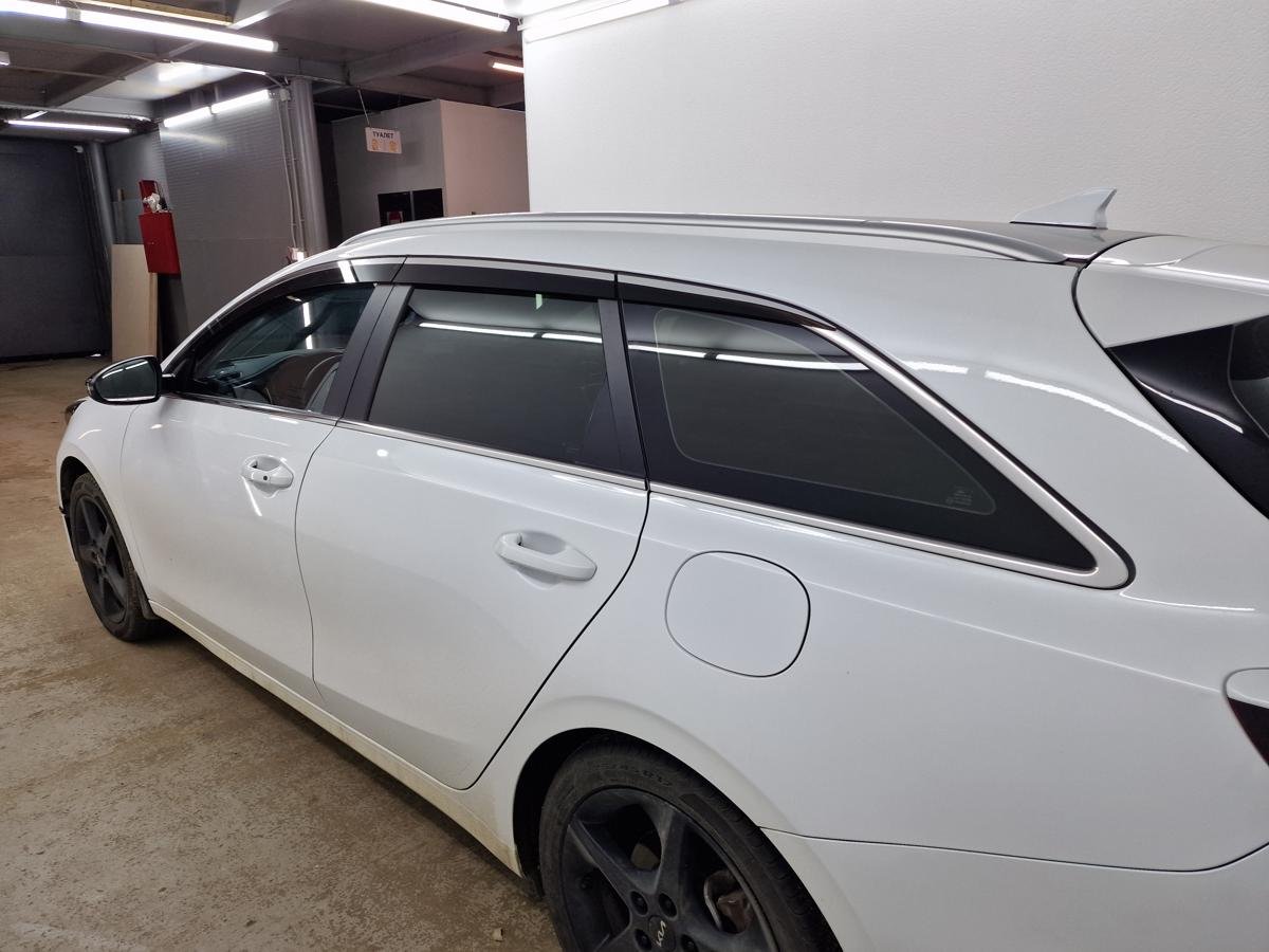 Дефлекторы окон с хром накладками 2D 6 шт (для кузова универсал) для Kia Ceed III