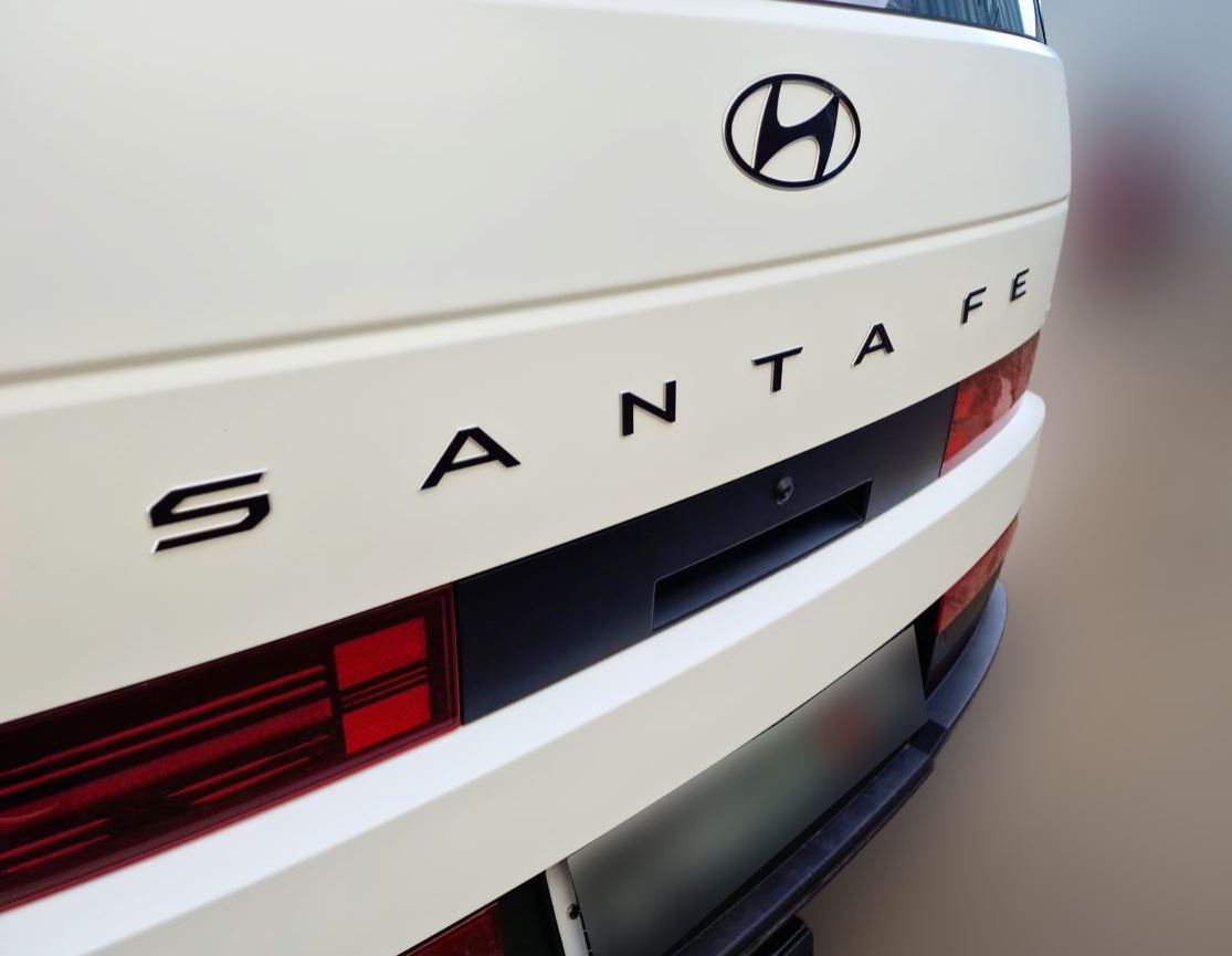 Наклейки на буквы задней двери багажника для Hyundai Santa Fe V (MX5)