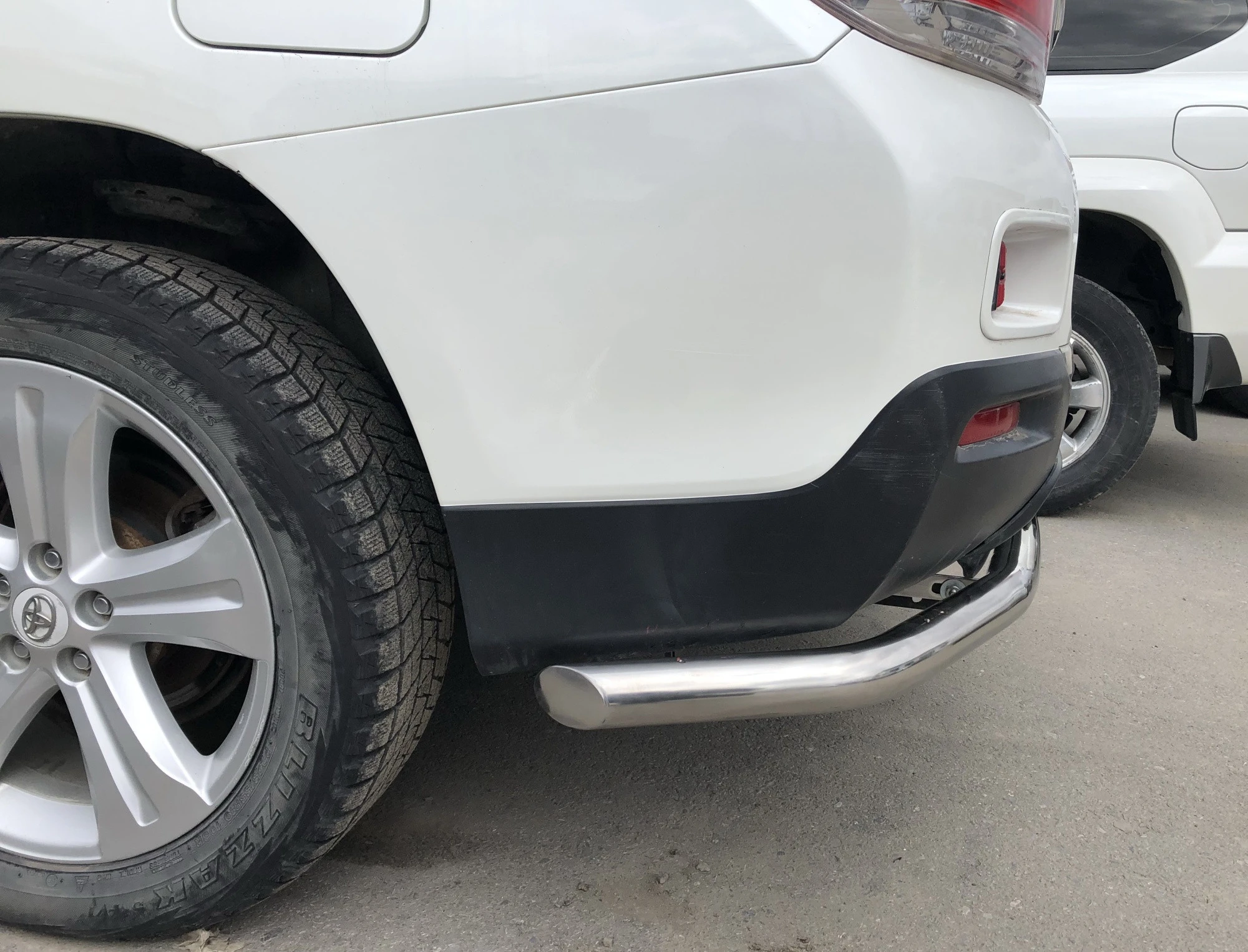 Защита заднего бампера угловая большая d60 мм для Toyota Highlander II (U40) Рестайлинг  Юко THL.10.22