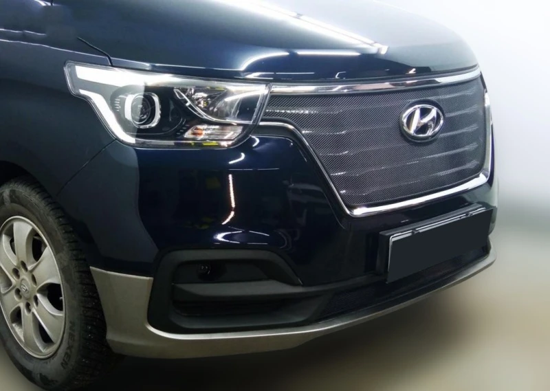 Комлпект защитных сеток радиатора верх и низ для Hyundai H-1 II Рестайлинг 2 Черный Стрелка 11 HH117.top.black-HH117.bot.black