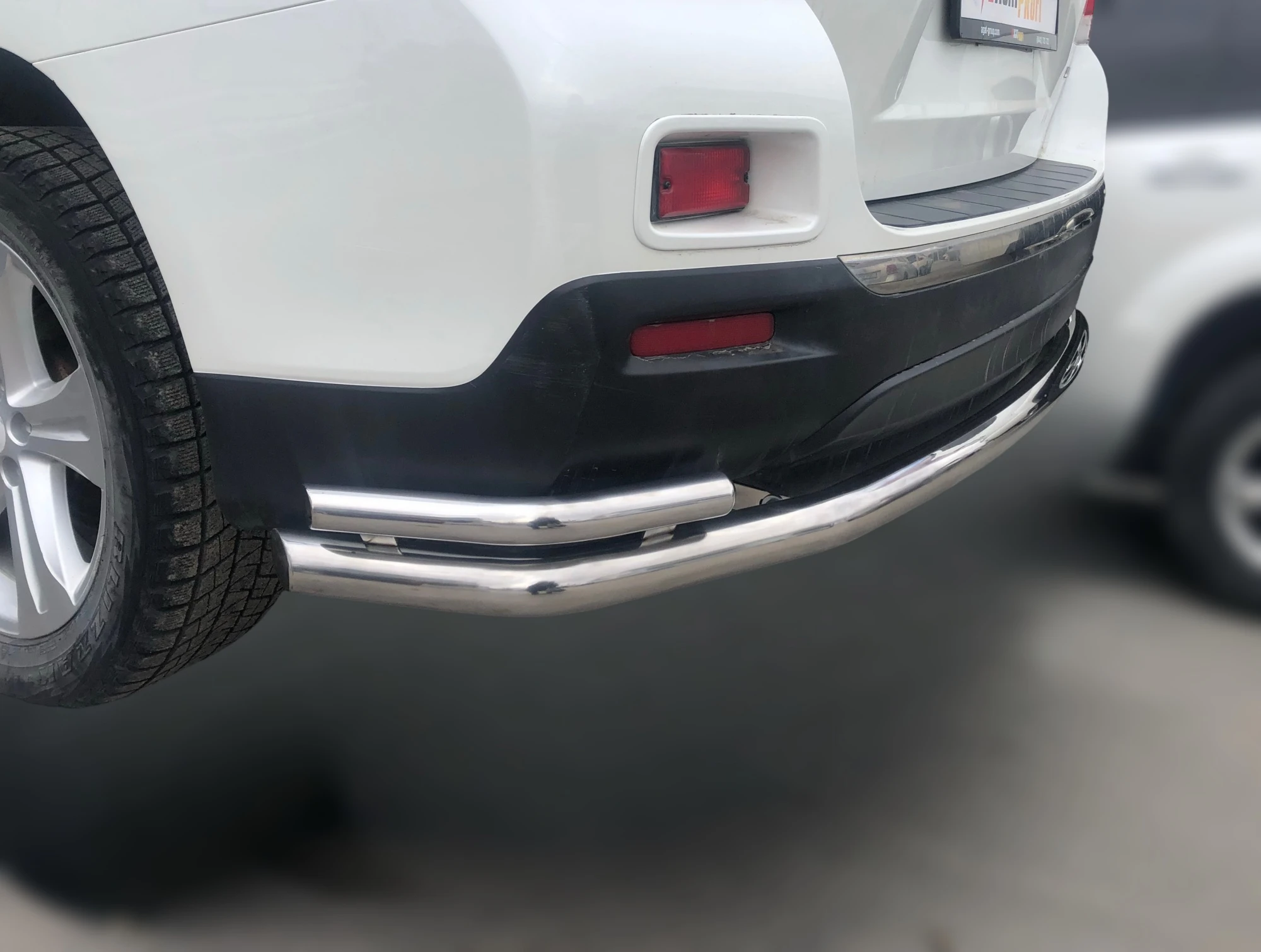Защита заднего бампера угловая большая двойная d60/42 мм для Toyota Highlander II (U40) Рестайлинг  Юко THL.10.21