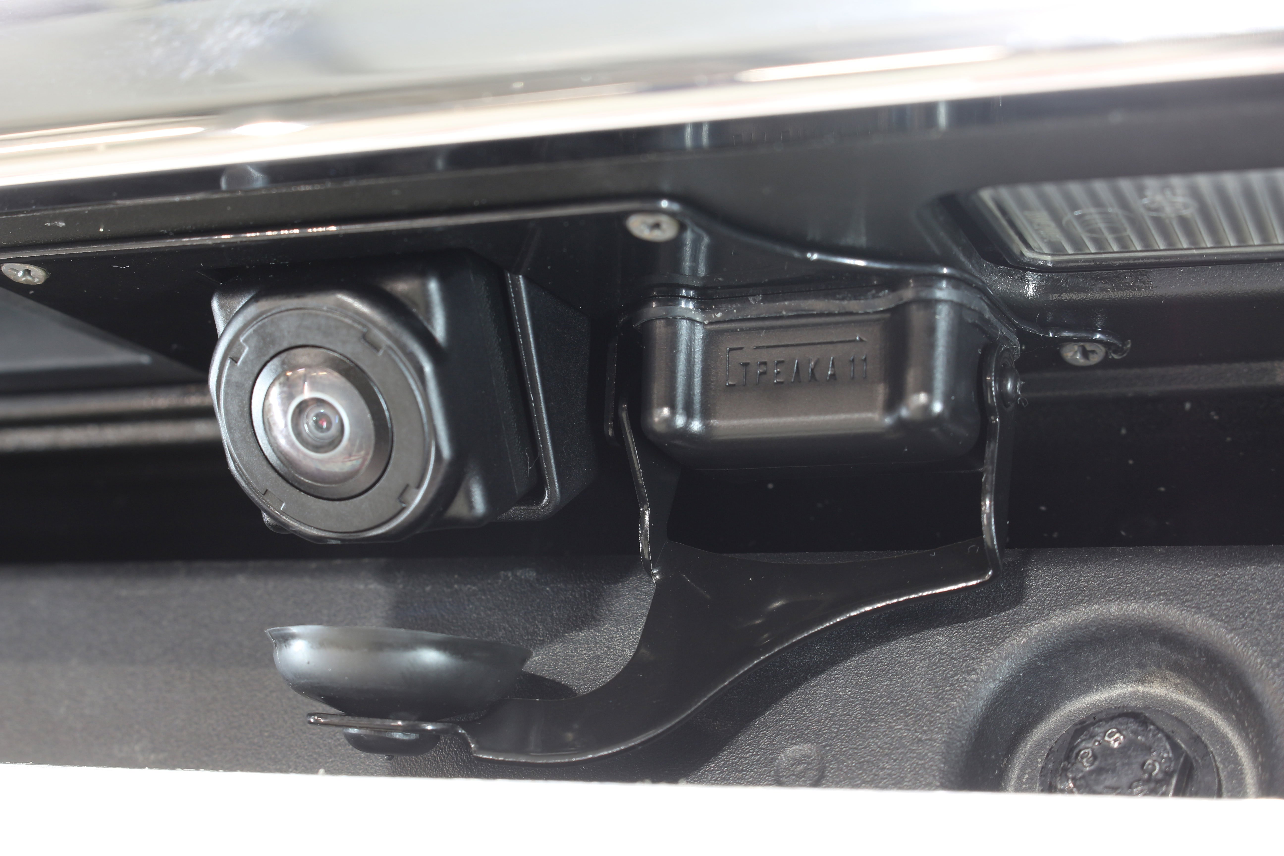 Защита камеры заднего вида для Geely Tugella I