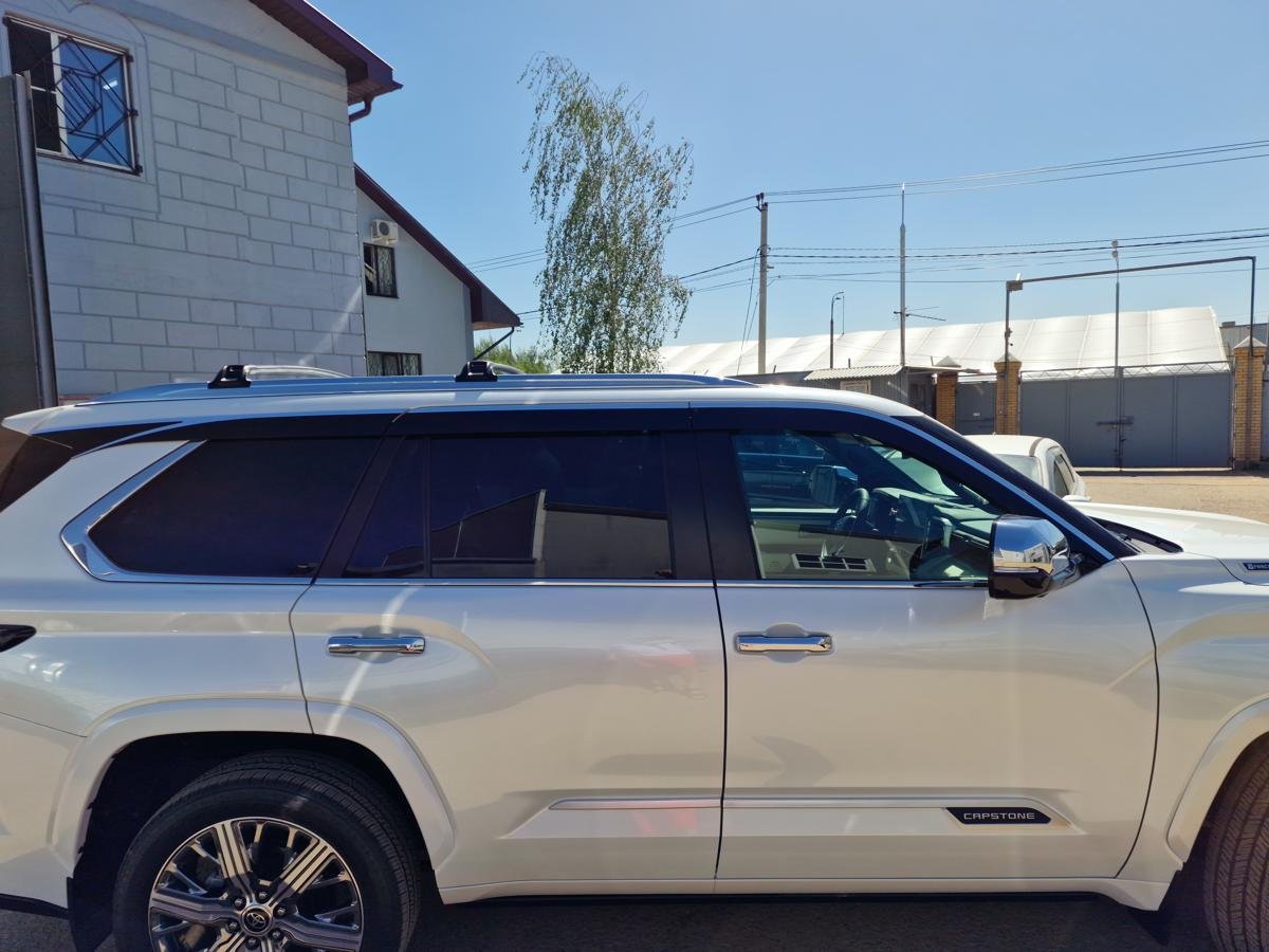 Дефлекторы окон 2D с хром накладками 6 шт. для Toyota Sequoia III
