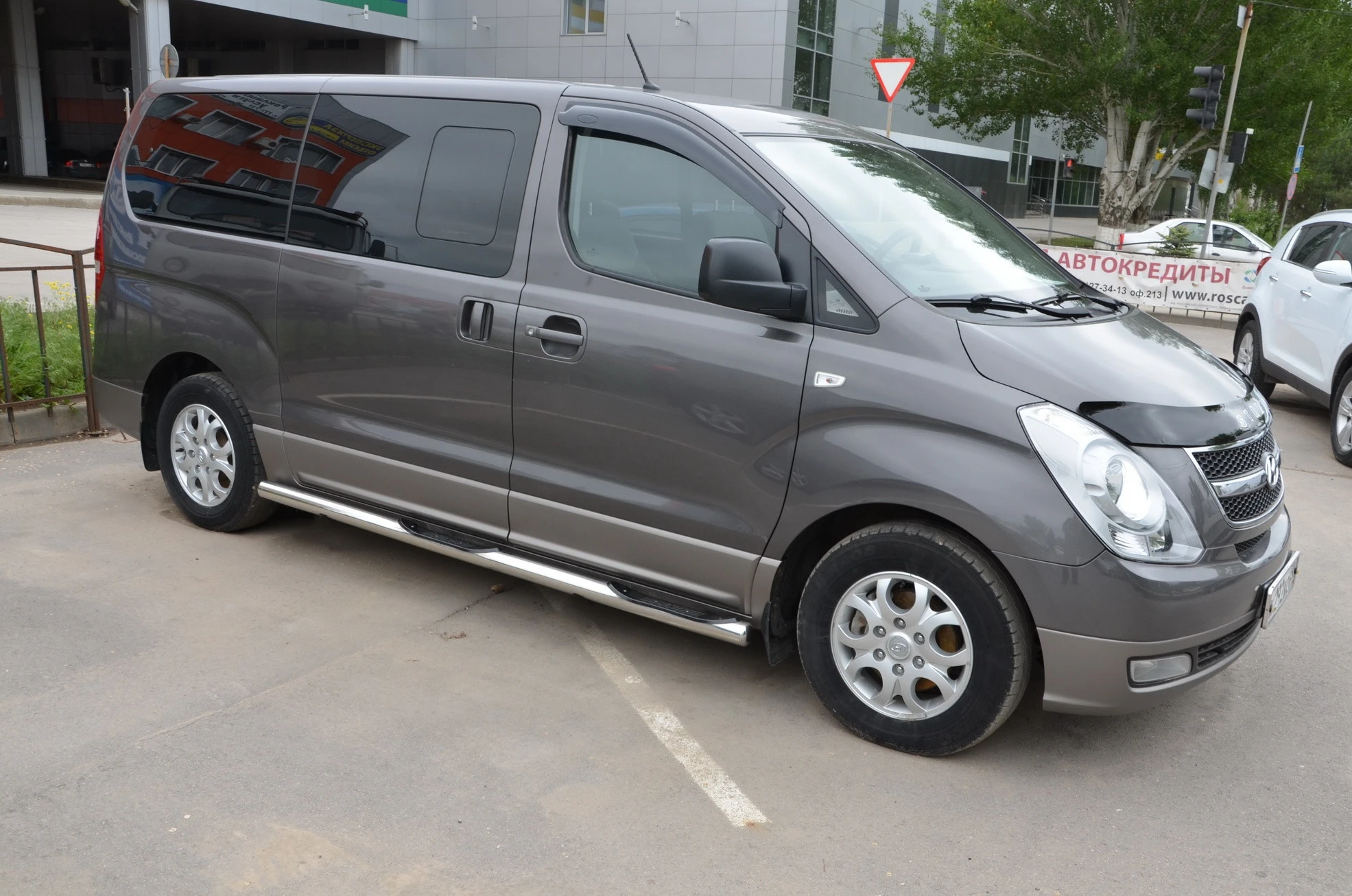 Пороги труба с проступью d76 мм для Hyundai Grand Starex I  Юко HYGS.07.93