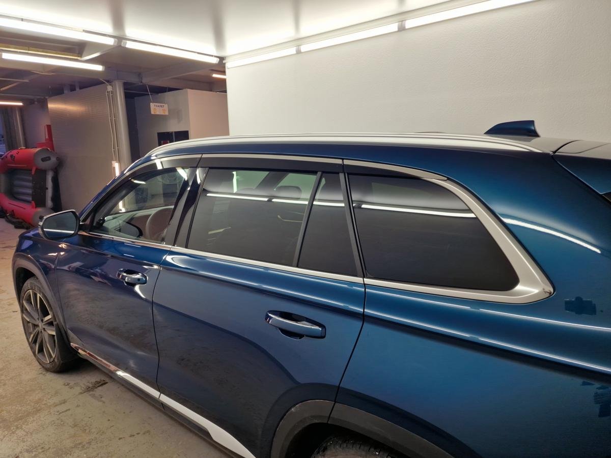 Дефлекторы окон с хром накладками 2D 6 шт для Geely Monjaro