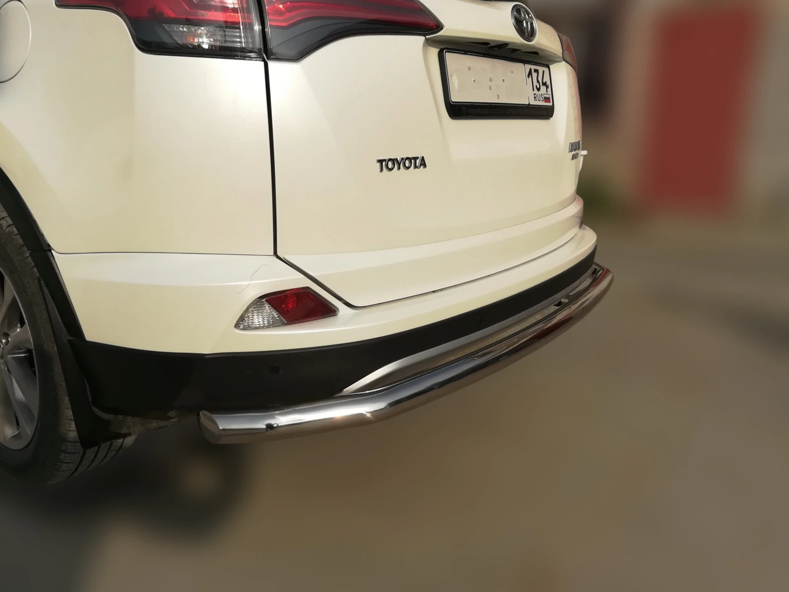 Защита заднего бампера d60 мм для Toyota RAV4 IV (XA40)  Юко TRAV.13.14