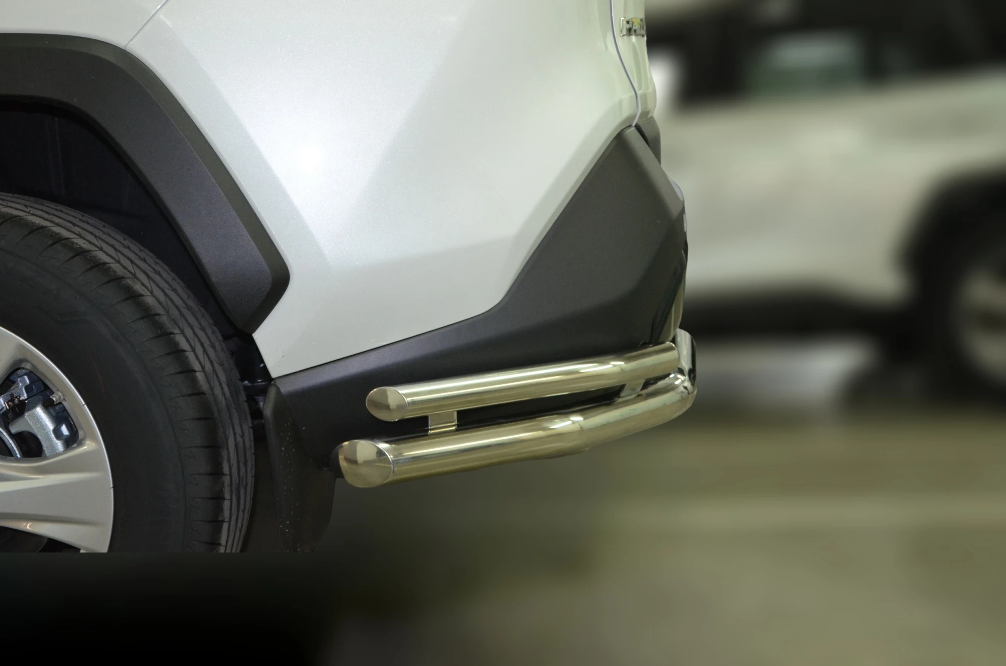 Защита заднего бампера двойная угловая d60/42 мм для Toyota RAV4 V (XA50)  Юко TRAV.19.20