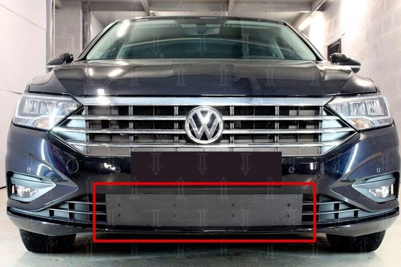 Зимняя заглушка радиатора на стяжке для Volkswagen Jetta VII Черный Стрелка 11 ZZ.VWJ20V