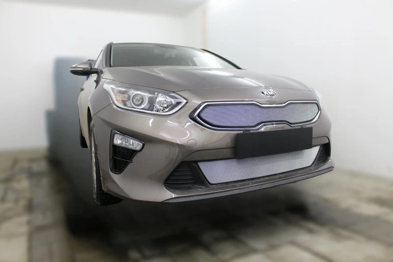 Комплект сеток chrome верх и низ для Kia Ceed III Хром Стрелка 11 KCIII18.top.chrome-KCIII18.bot.chrome