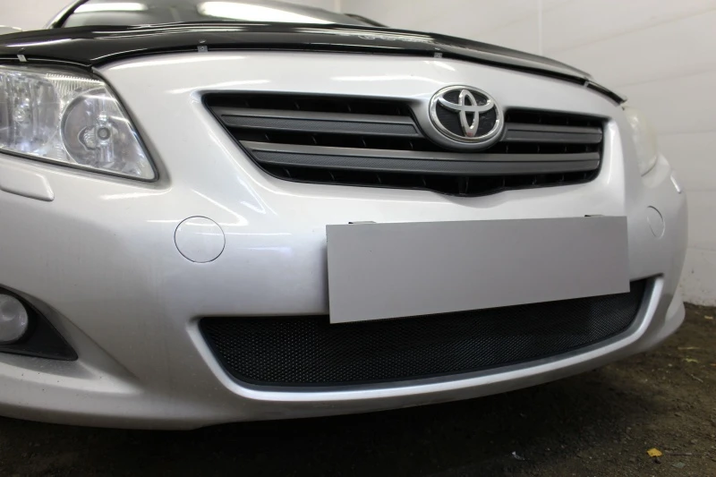Защитная сетка радиатора для Toyota Corolla X (E140, E150) Черный Стрелка 11 TCOR06.black