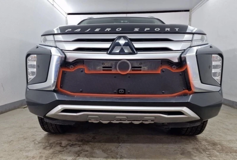 Зимняя заглушка радиатора к съемной сетке низ для Mitsubishi Pajero Sport III Рестайлинг  Стрелка 11 MITPS21.cam