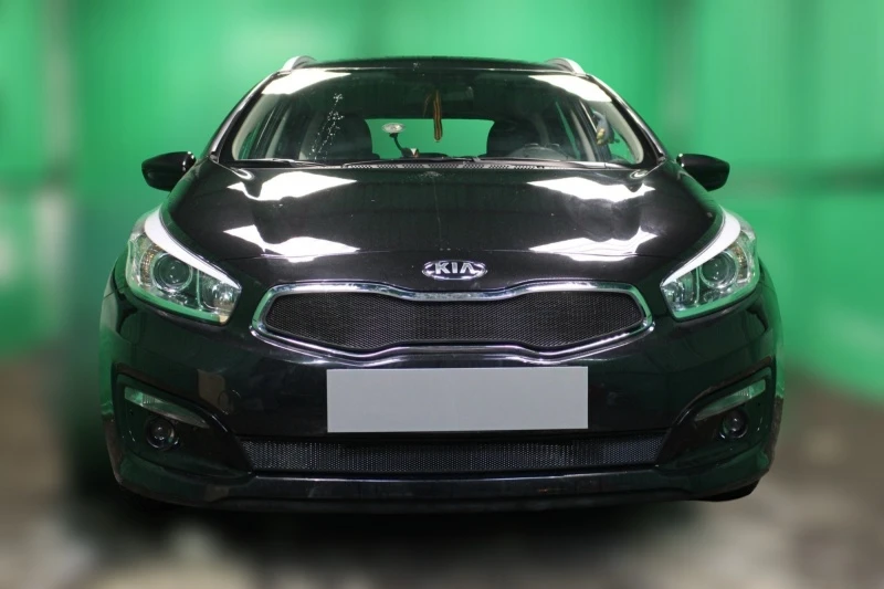 Комплект сеток black верх (Comfort, Classic) и низ для Kia Ceed II Рестайлинг Черный Стрелка 11 KCII15.top.black-KCII15.bot.black