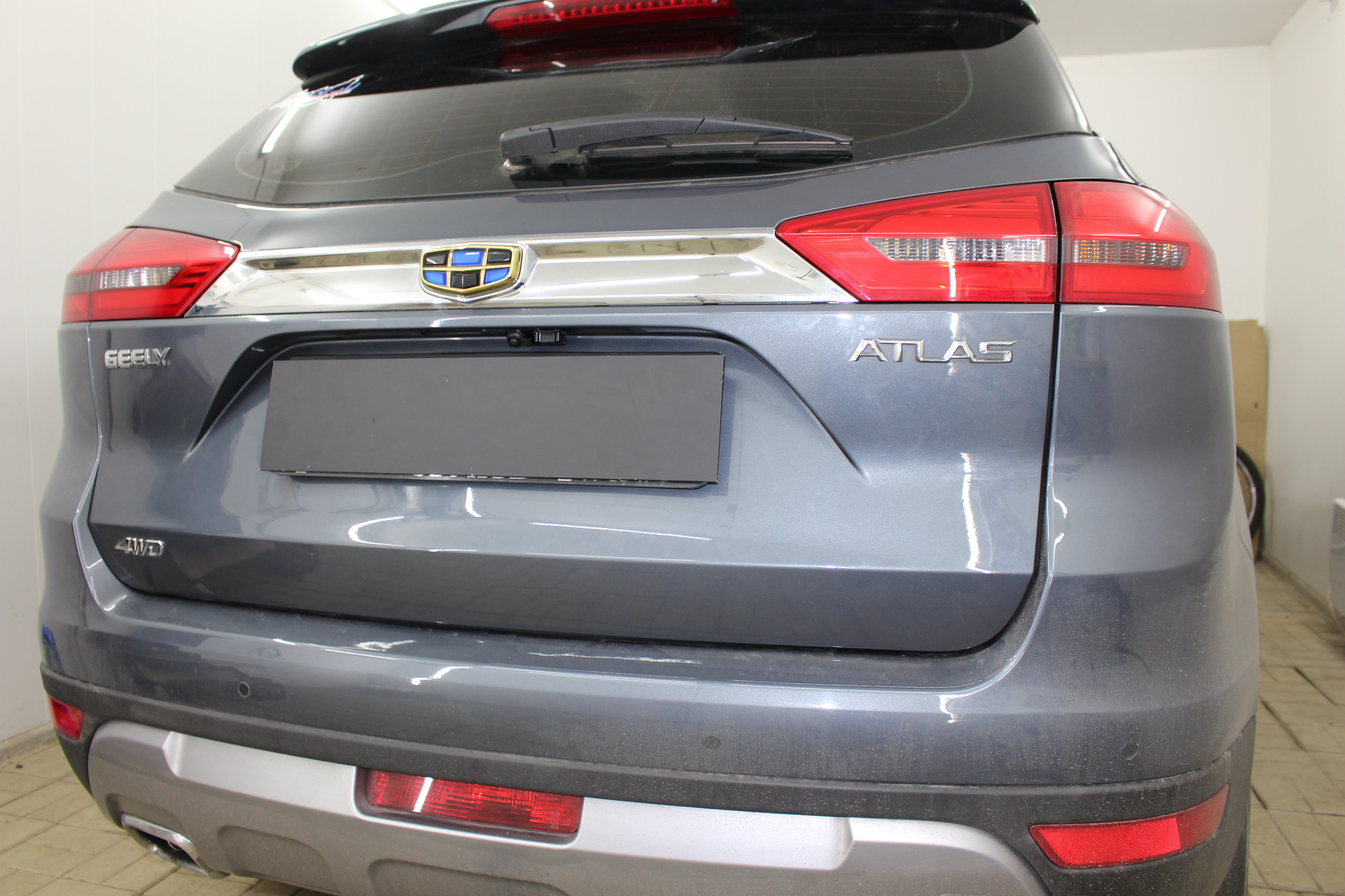 Защита камеры заднего вида для Geely Atlas I