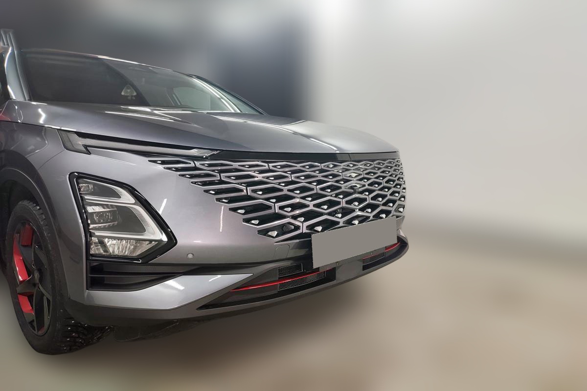 Накладка на капот между фар для Omoda C5 I