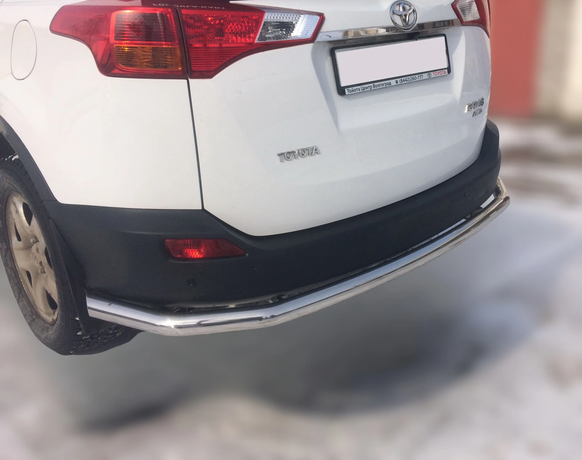 Защита заднего бампера угловая большая d60 мм для Toyota RAV4 IV (XA40)  Юко TRAV.13.21-1