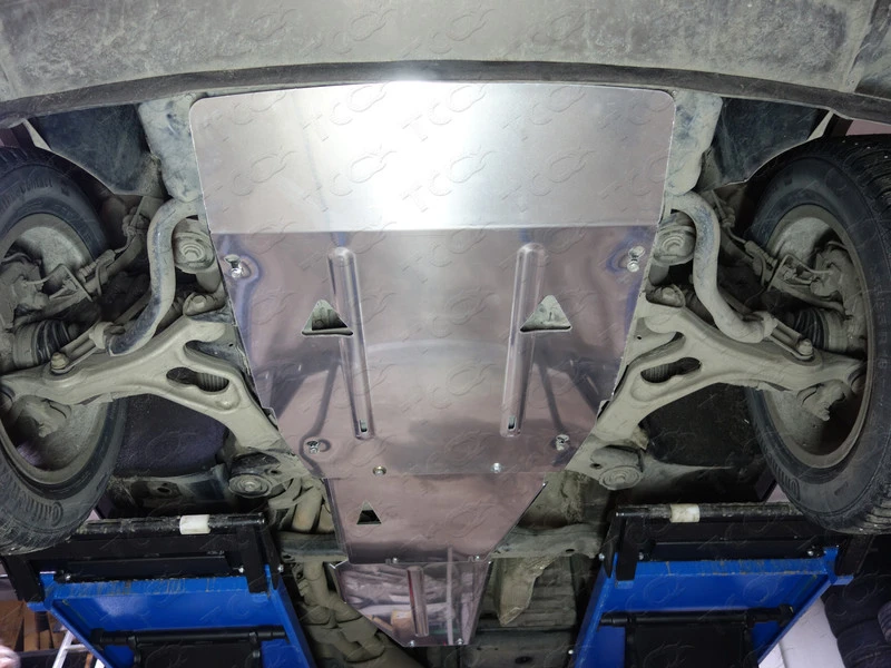 Защита картера для Volkswagen Touareg II  ТСС ZKTCC00105