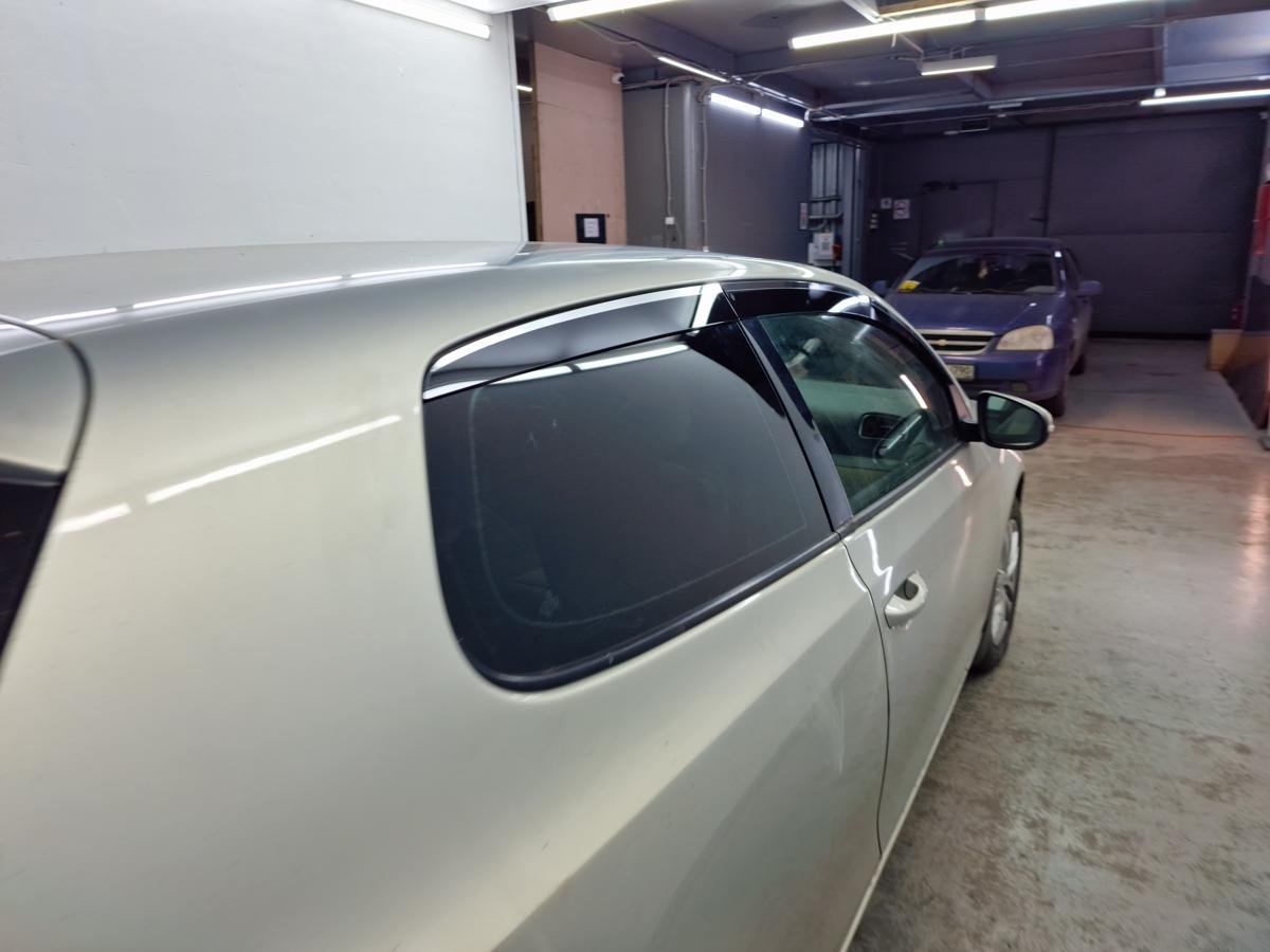 Дефлекторы окон 2D с хром накладками 4 шт. для Volkswagen Golf VI