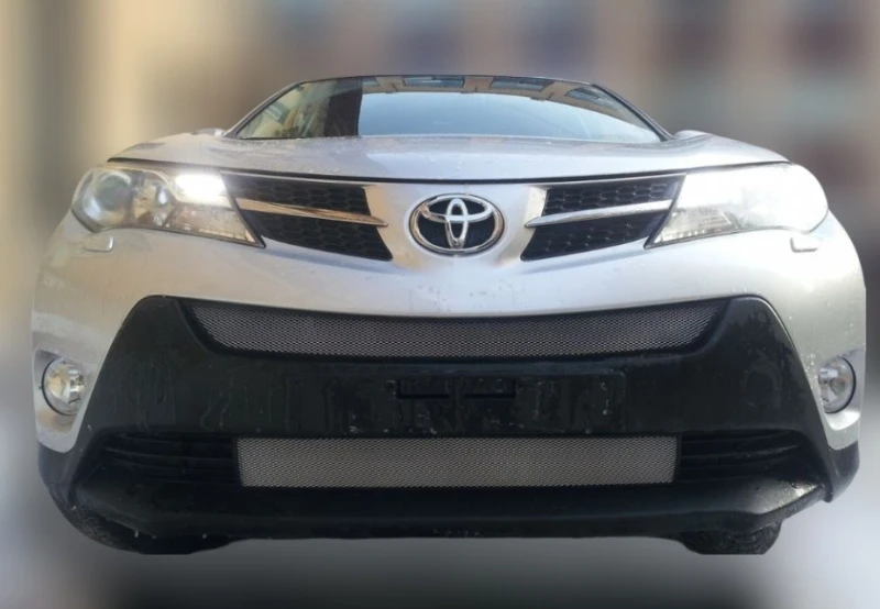 Комплект сеток chrome верх и низ для Toyota RAV4 IV (XA40) Хром Стрелка 11 TRAV13.top.chrome-TRAVS13.chrome