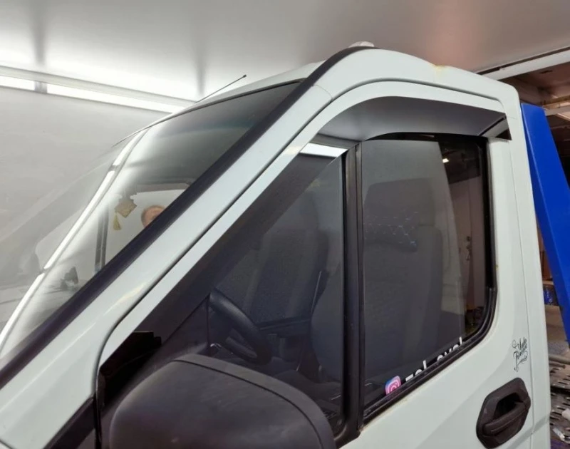 Дефлекторы окон 2D 2 шт. для ГАЗ ГАЗель Некст I Черный Стрелка 11 2D147-2.S11