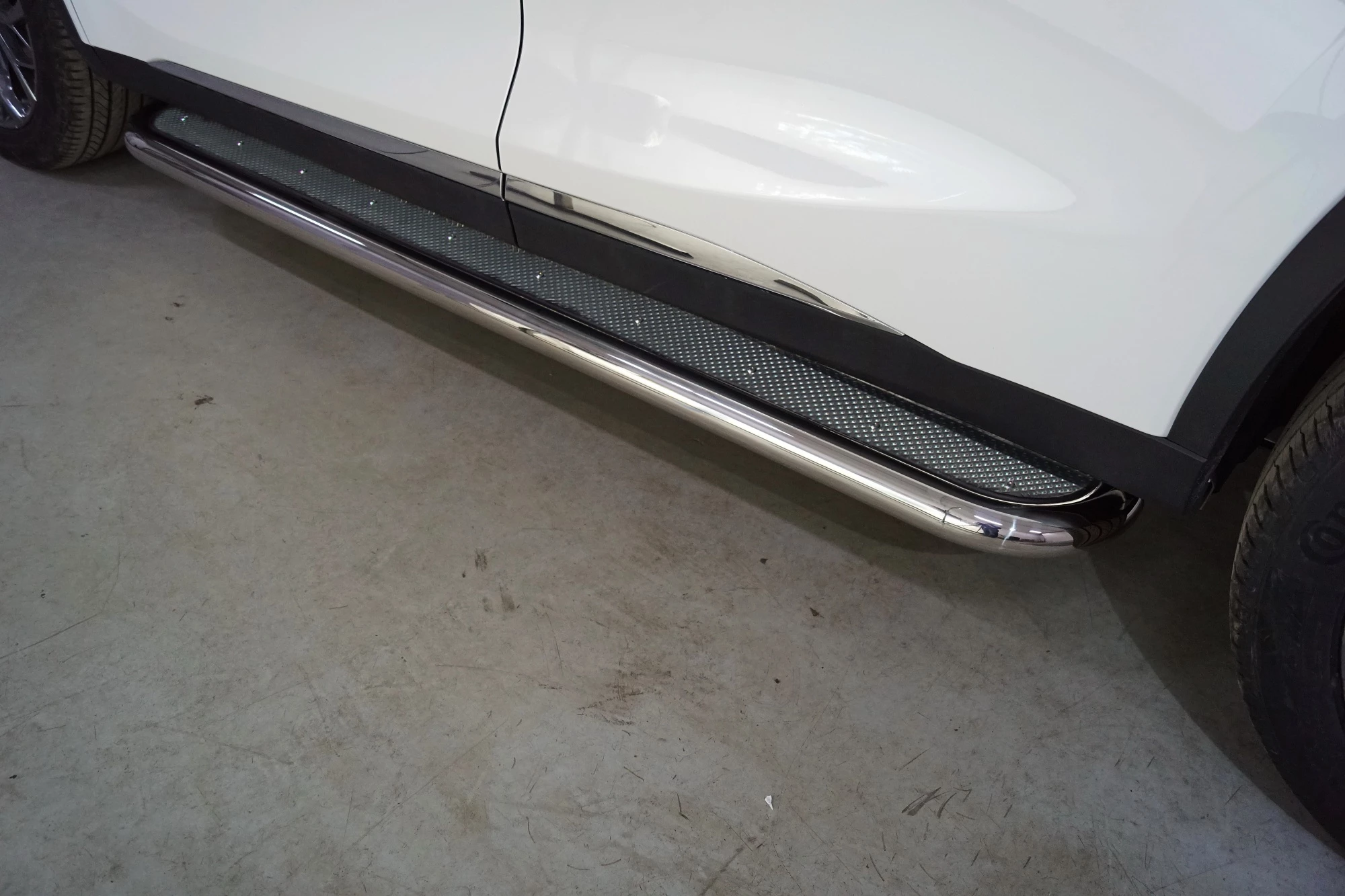 Пороги с площадкой (нерж. лист) 60,3 мм для EXEED TXL I Рестайлинг 1