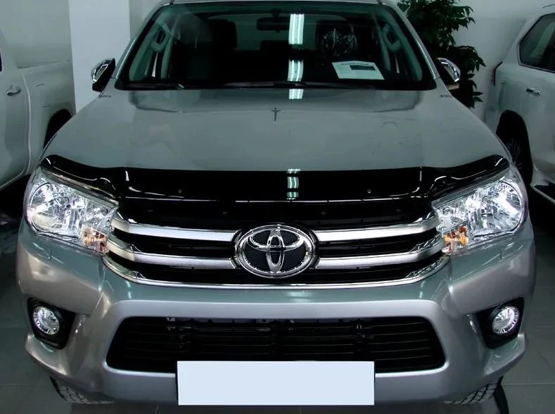Дефлектор капота темный для Toyota Hilux VIII