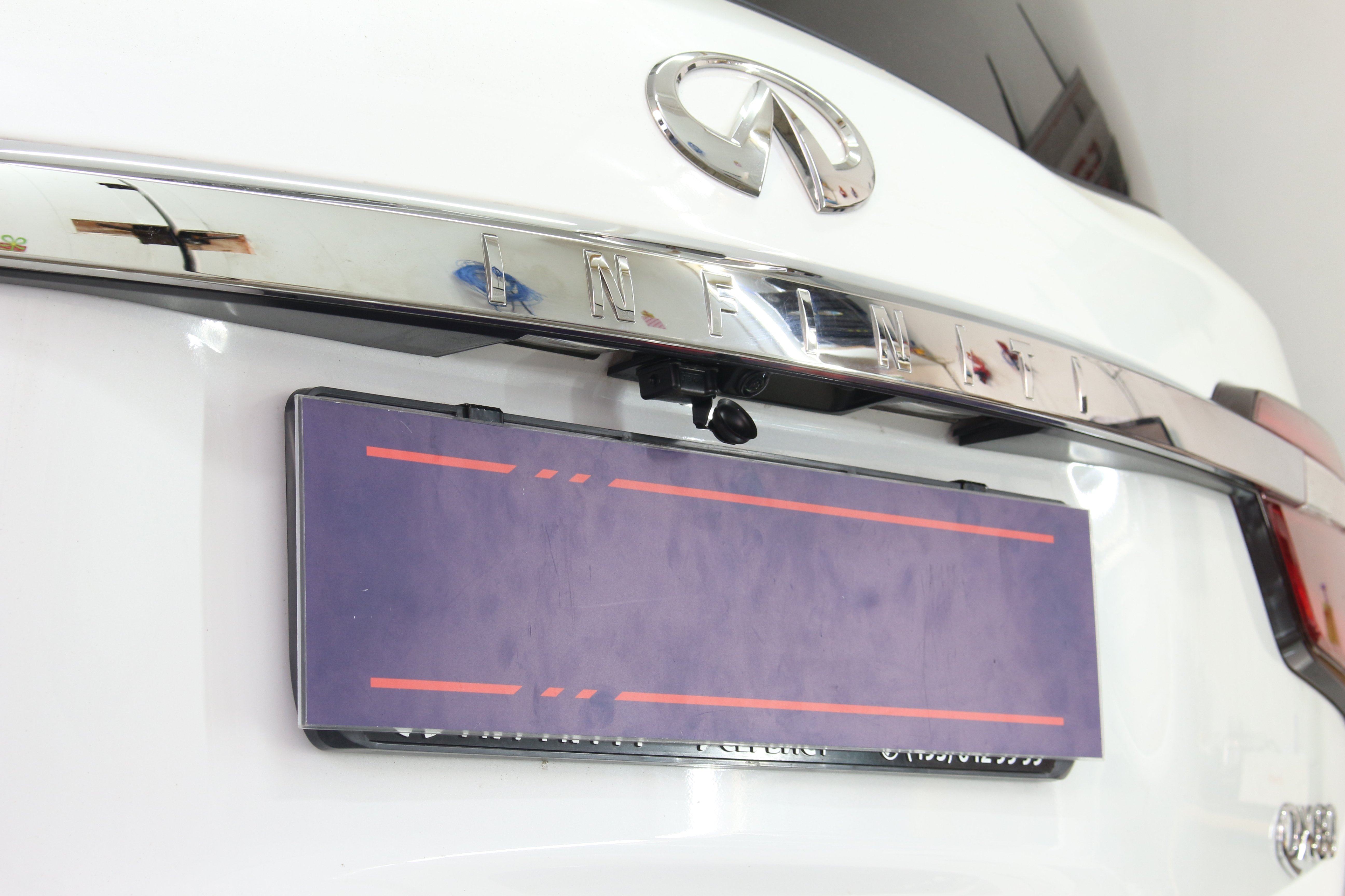Защита камеры заднего вида для Infiniti QX80 I Рестайлинг 2