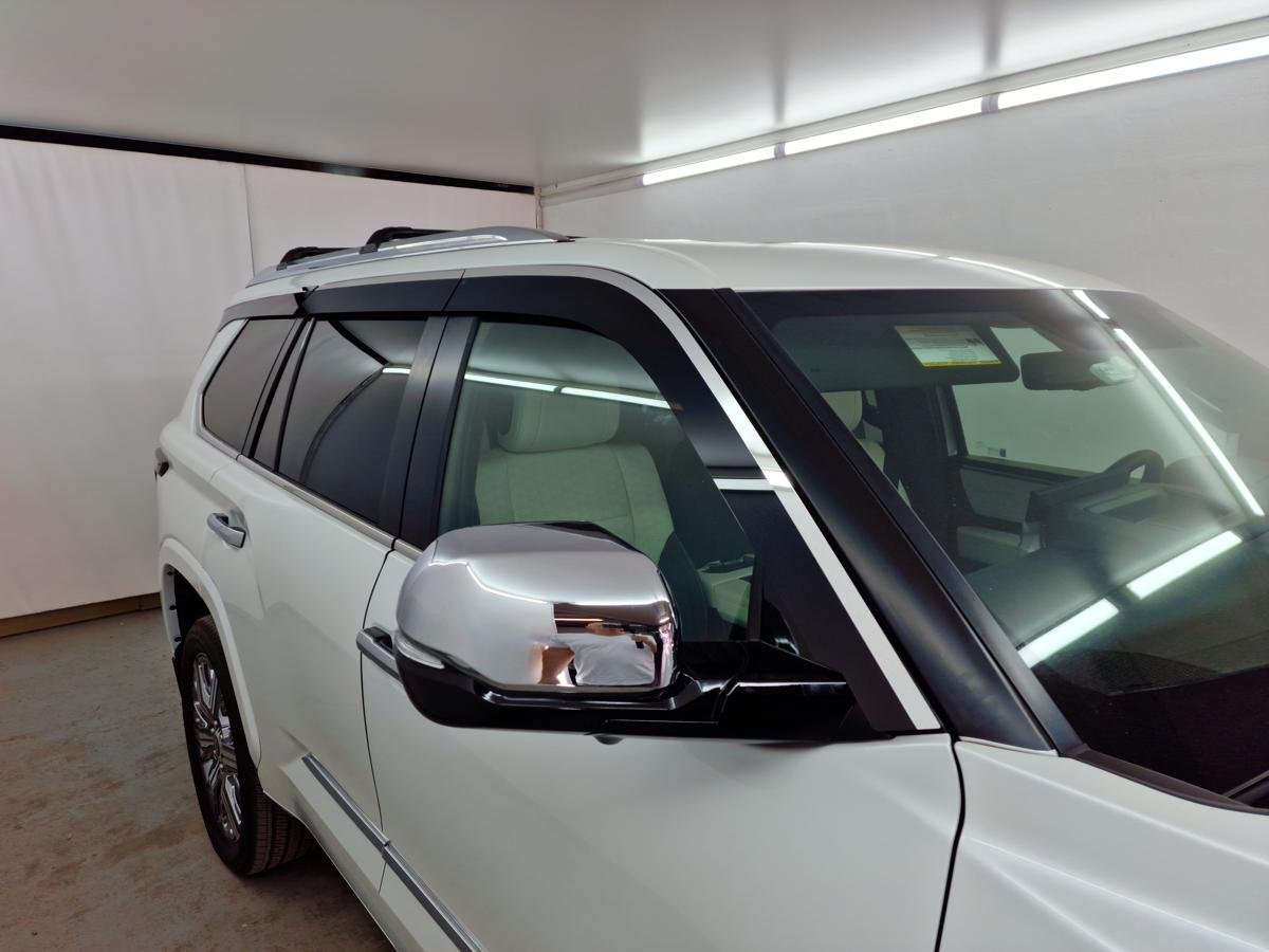 Дефлекторы окон 2D с хром накладками 6 шт. для Toyota Sequoia III