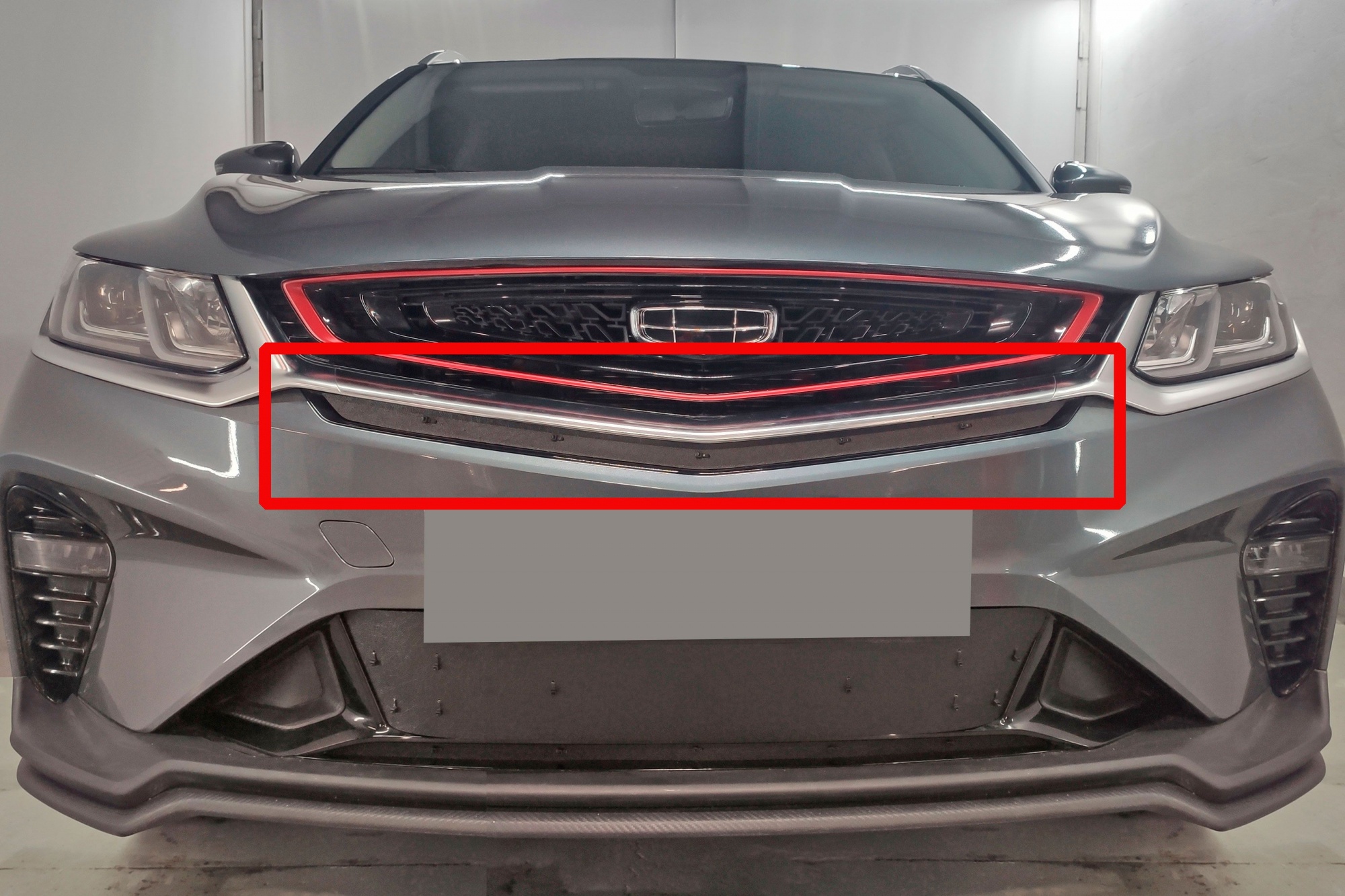 Зимняя заглушка радиатора на стяжке центр для Belgee X50 I