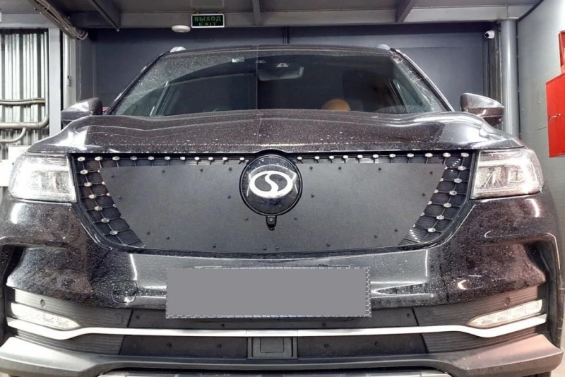 Зимняя заглушка радиатора на стяжке низ 3 части для Dongfeng Fengon ix7 I Черный Стрелка 11 ZZ.DONFIX7.bot