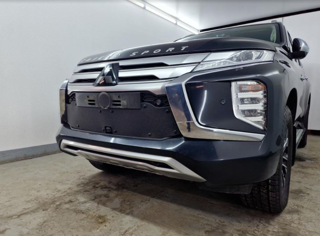 Зимняя заглушка радиатора к съемной сетке низ для Mitsubishi Pajero Sport III Рестайлинг