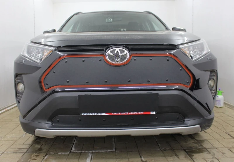Зимняя заглушка радиатора к съемной сетке верх для Toyota RAV4 V (XA50) Черный Стрелка 11 TRAV19.top