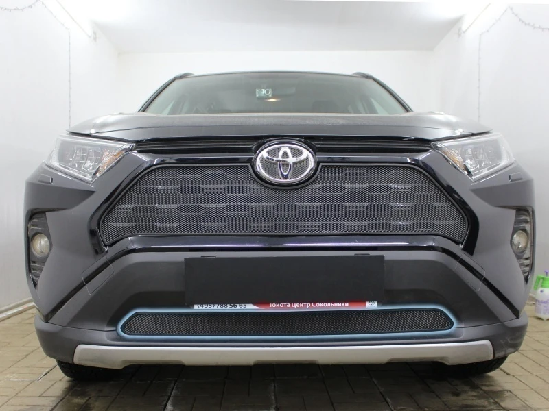 Защитная сетка радиатора низ для Toyota RAV4 V (XA50) Черный Стрелка 11 TRAV19.bot.black