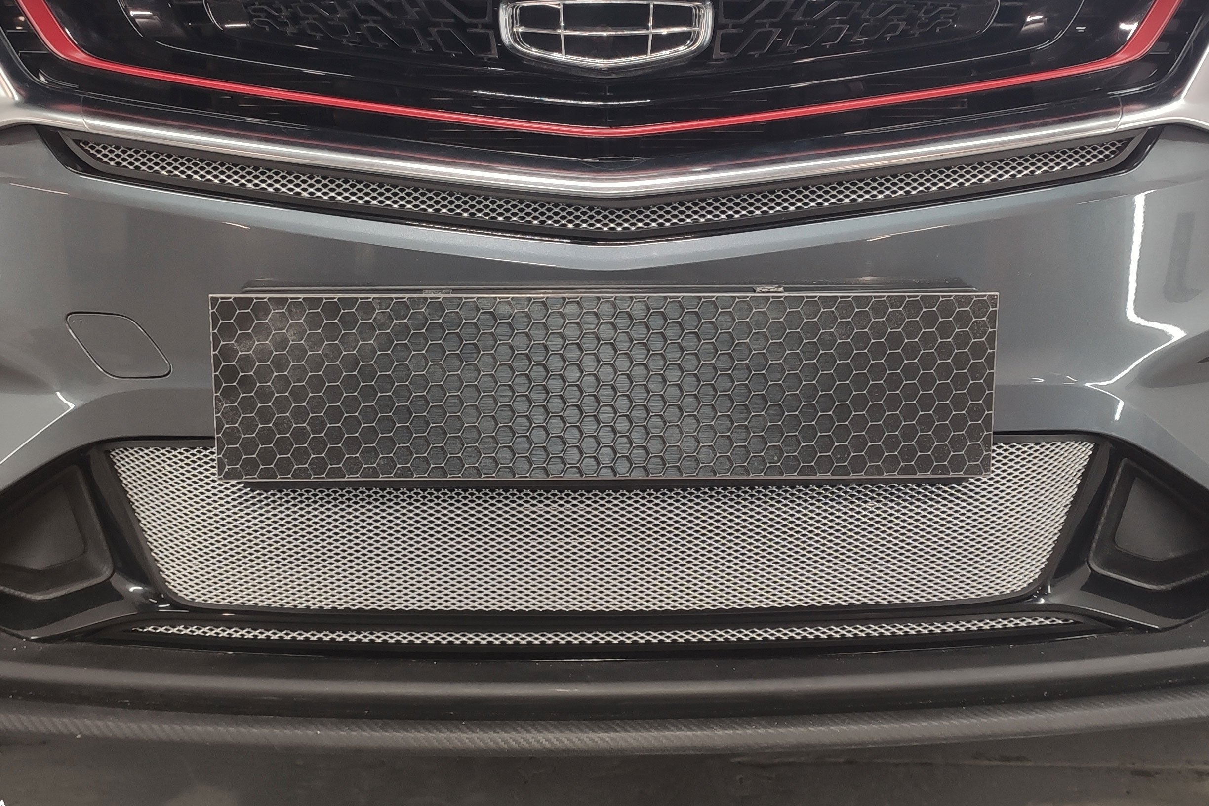 Защитная сетка радиатора центр для Geely Coolray I