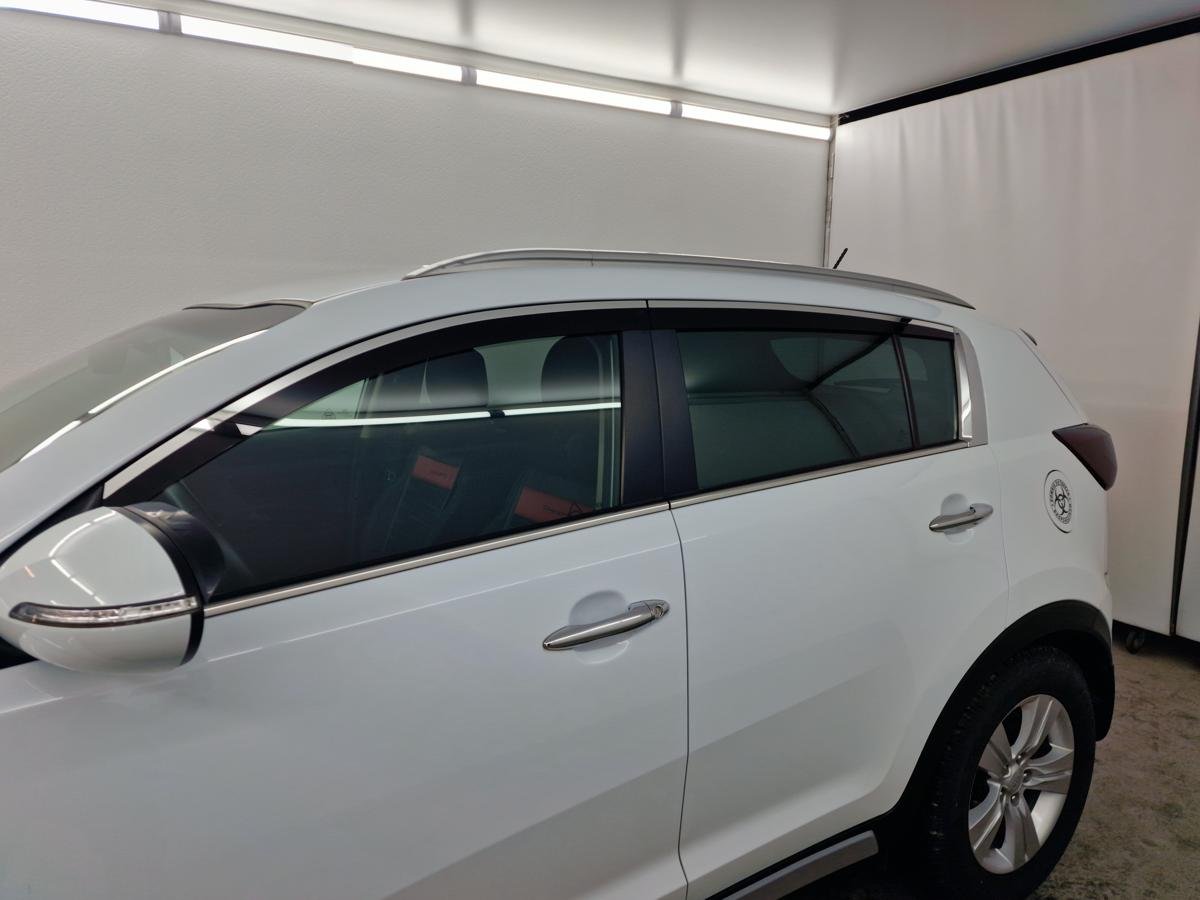 Дефлекторы окон с хром накладками 2D 4 шт для Kia Sportage III